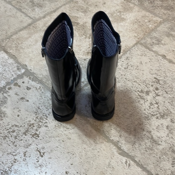 UGG shiny Leather twin Zip Boots SIZE 6 - Picture 5 of 12